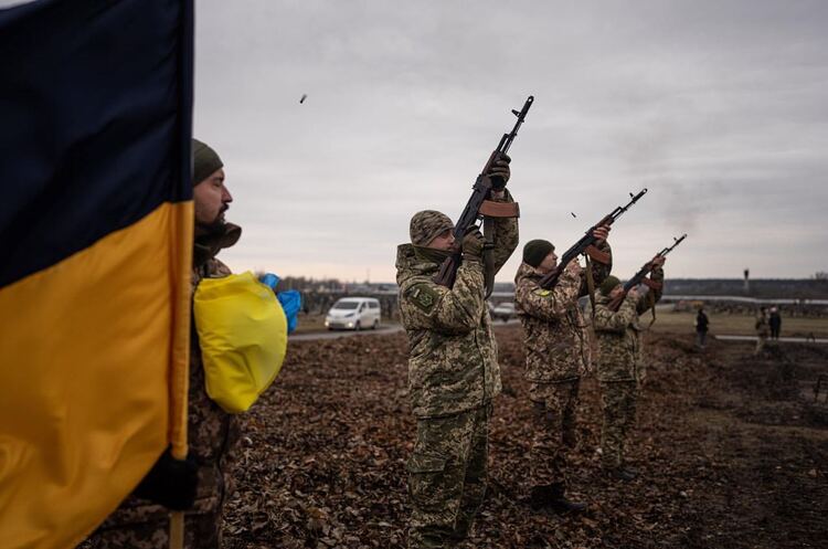Зображення ілюстративне Міністр оборони України хоче призивати на військову службу чоловіків, які живуть за кордоном