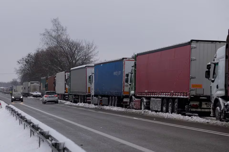 Польські фермери обіцяють припинити страйки на кордоні з Україною під час свят Польські фермери обіцяють припинити страйки на кордоні з Україною під час свят