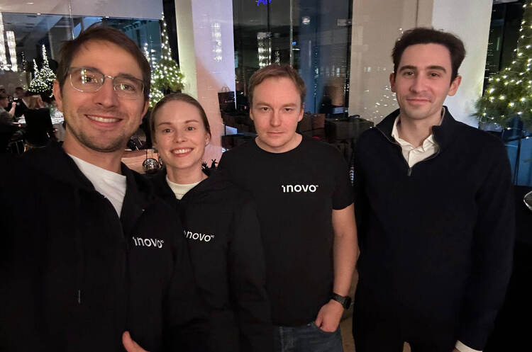 Співзасновники Mindly Дмитро Подолєв та Марія Смеречук разом із партнером Inovo VC Міхалом Рокошем та інвестиційним менеджером Давідом Сугіером Українська Mindly залучила $2 млн інвестицій