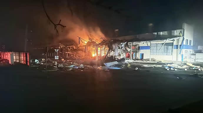 Окупанти за кілька днів зруйнували три бази гуманітарної допомоги в Херсоні Окупанти за кілька днів зруйнували три бази гуманітарної допомоги в Херсоні