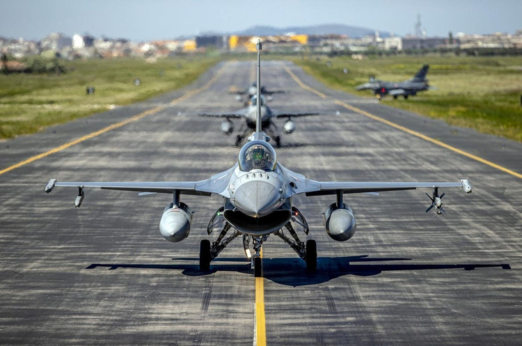 Нідерланди готуються передати Україні першу партію літаків F-16 Нідерланди готуються передати Україні першу партію літаків F-16