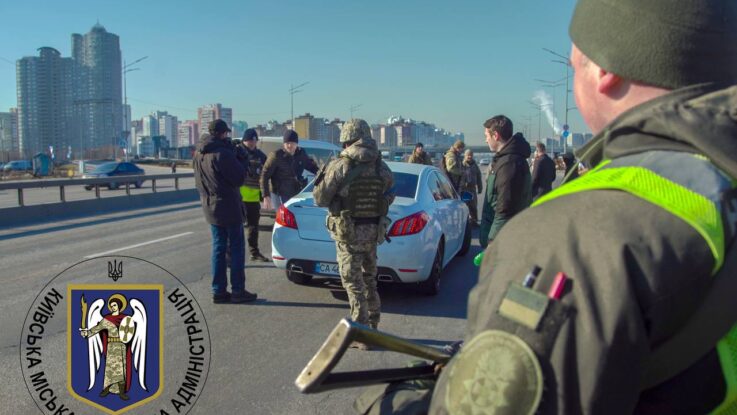 У Києві розгортають блокпости та посилюють перевірку документів у громадян – КМВА У Києві розгортають блокпости та посилюють перевірку документів у громадян – КМВА