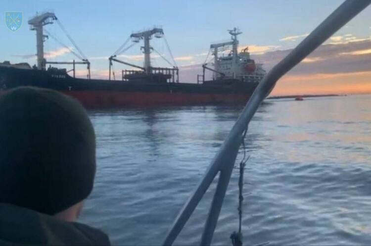 На російській міні у Чорному морі підірвалося цивільне судно під прапором Панами На російській міні у Чорному морі підірвалося цивільне судно під прапором Панами