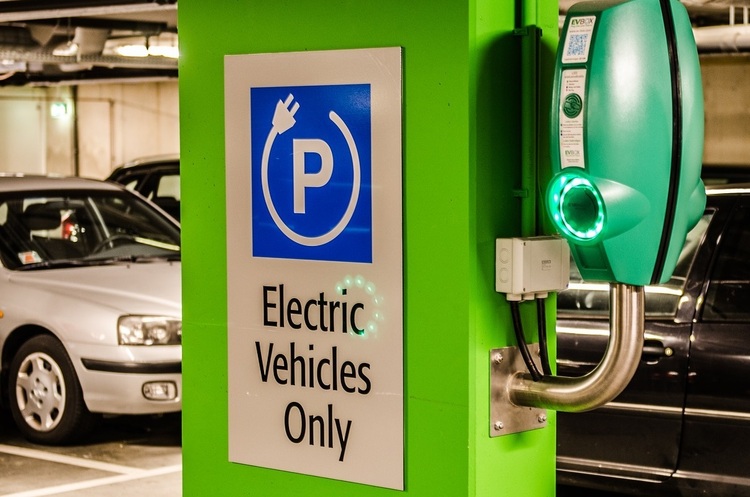 фото Pixaby Tesla не залишиться світовим лідером у виробництві електромобілів у 2024 році – Bloomberg