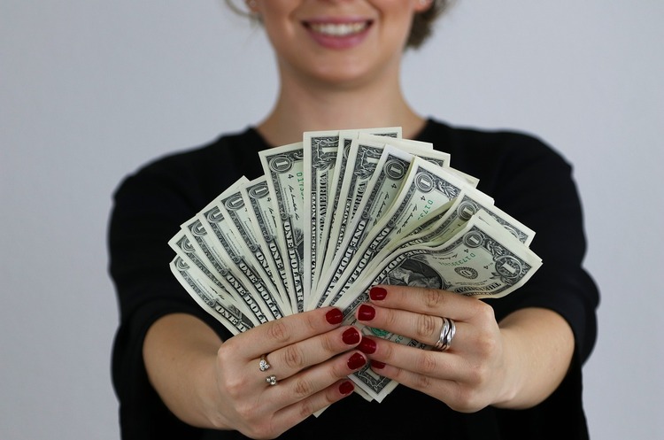 Минулого місяця чиста купівля валюти українцями зросла до понад $1 млрд Минулого місяця чиста купівля валюти українцями зросла до понад $1 млрд