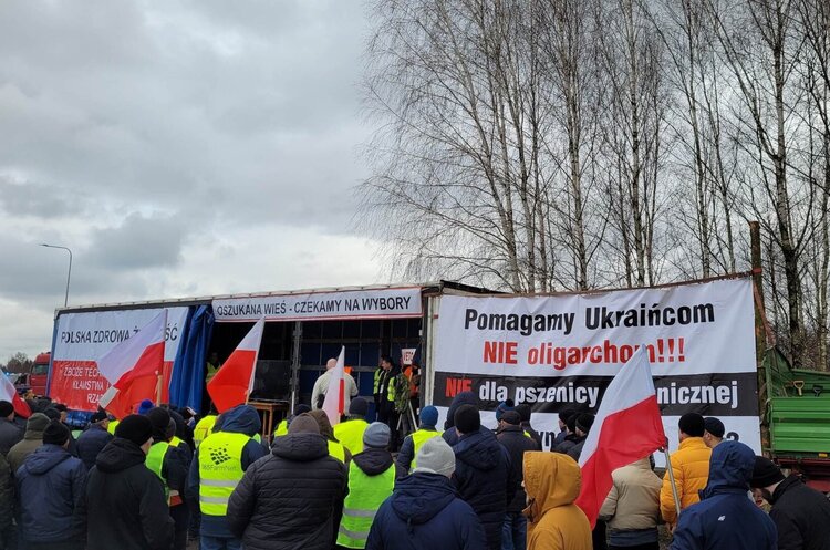 Польські фермери підписали угоду з урядом і припинили блокувати кордон з Україною Польські фермери підписали угоду з урядом і припинили блокувати кордон з Україною