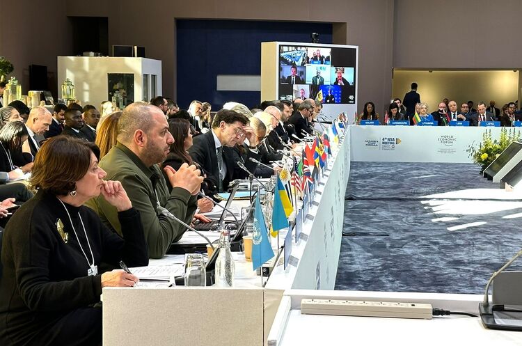 Умєров у Давосі запропонував створити робочу групу для виведення російських військ з України Умєров у Давосі запропонував створити робочу групу для виведення російських військ з України