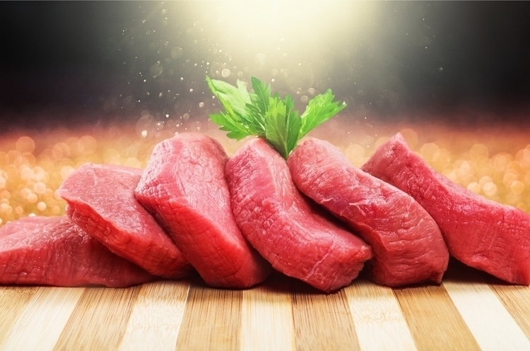 фото Shutterstock Україна заборонила ввезення м'ясних продуктів зі Швеції та США через пташиний грип, а тварин з Іраку — через блутанг
