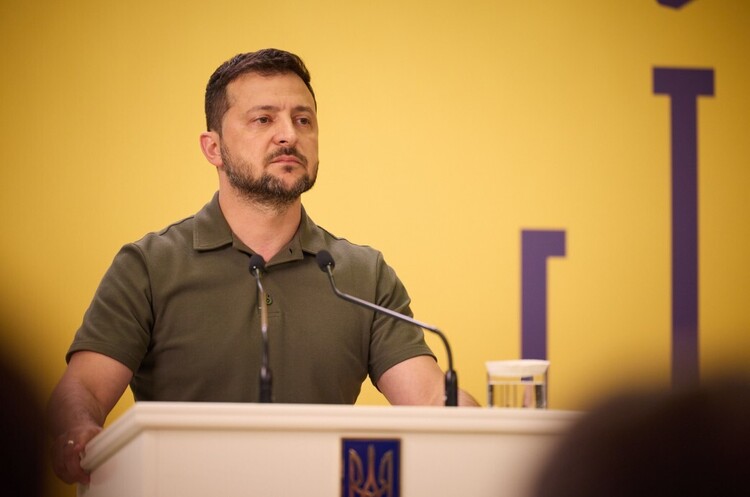 Президент Володимир Зеленський Зеленський підтримав закон про мобілізацію, але заперечив потребу мобілізовувати 500 000 людей