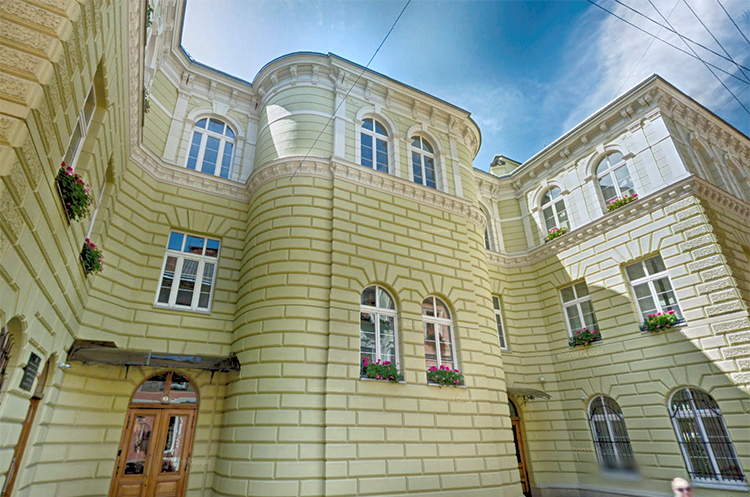 Компанія батька голови Львівської ОВА купує будинок колишньої жіночої гімназії у центрі Львова за 85 млн грн Компанія батька голови Львівської ОВА купує будинок колишньої жіночої гімназії у центрі Львова за 85 млн грн