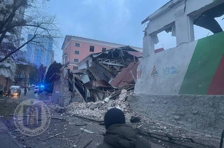 Наслідки ракетного удару по Солом'янському району столиці Окупанти завдали ракетних ударів по Києву, Харкову та Павлограду, є жертви (оновлюється)