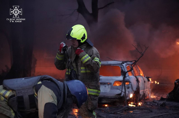 Наслідки атаки на Київ Сили ППО збили 21 ракету під час ракетного обстрілу