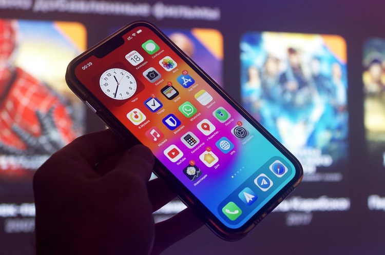 Apple дозволила завантажувати додатки на iPhone не лише з App Store, а й сторонніх магазинів Apple дозволила завантажувати додатки на iPhone не лише з App Store, а й сторонніх магазинів