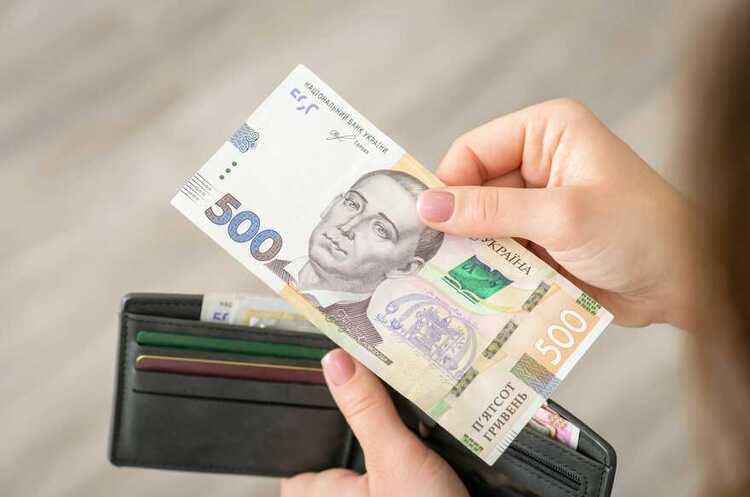 Кабмін продовжив виплати для всіх ВПО до 1 березня 2024 року Кабмін продовжив виплати для всіх ВПО до 1 березня 2024 року
