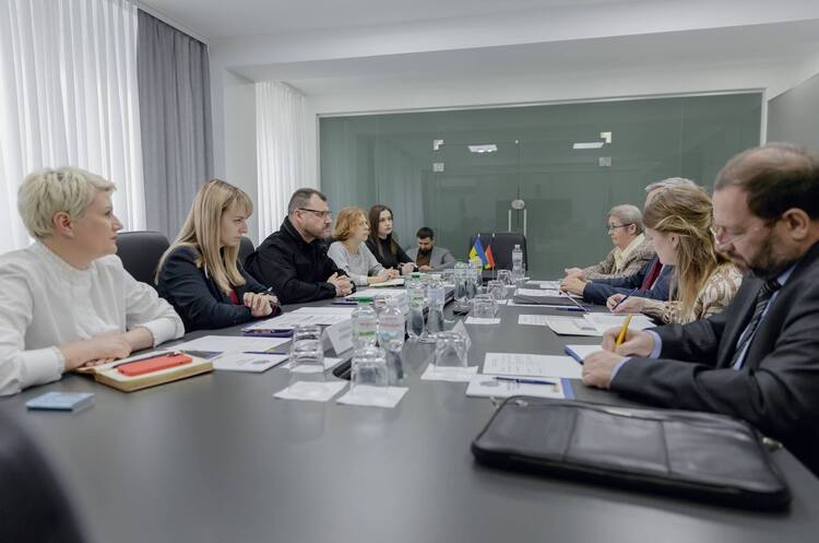 ДП «Документ» видало українцям майже 150 000 паспортів у ФРН протягом року – МВС ДП «Документ» видало українцям майже 150 000 паспортів у ФРН протягом року – МВС