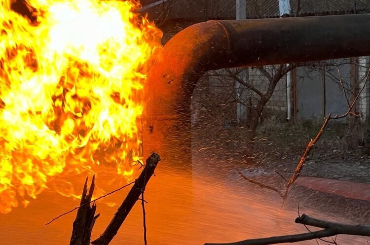 Унаслідок ранкової атаки на Херсонщині спалахнув газопровід Унаслідок ранкової атаки на Херсонщині спалахнув газопровід