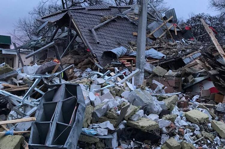Вночі росіяни вдарили двома С-300 по готелю на Харківщині (оновлено) Вночі росіяни вдарили двома С-300 по готелю на Харківщині (оновлено)