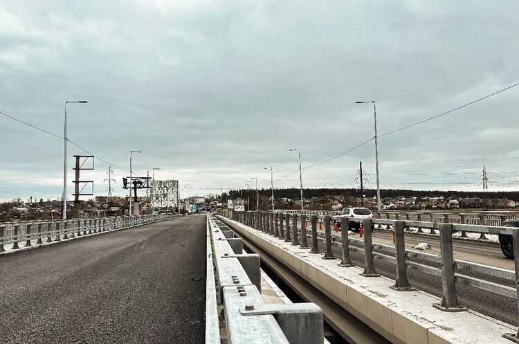 На Київщині повністю відкрили рух відбудованим мостом через Ірпінь На Київщині повністю відкрили рух відбудованим мостом через Ірпінь