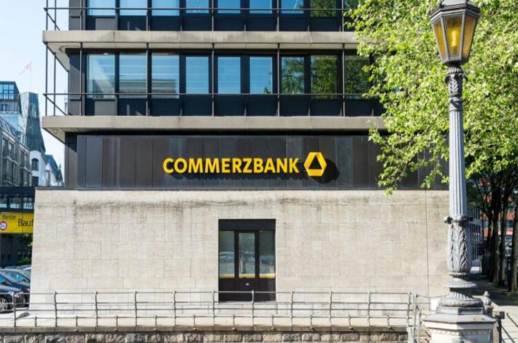 Німецький Commerzbank ініціював банкрутство титанового заводу Фірташа Німецький Commerzbank ініціював банкрутство титанового заводу Фірташа
