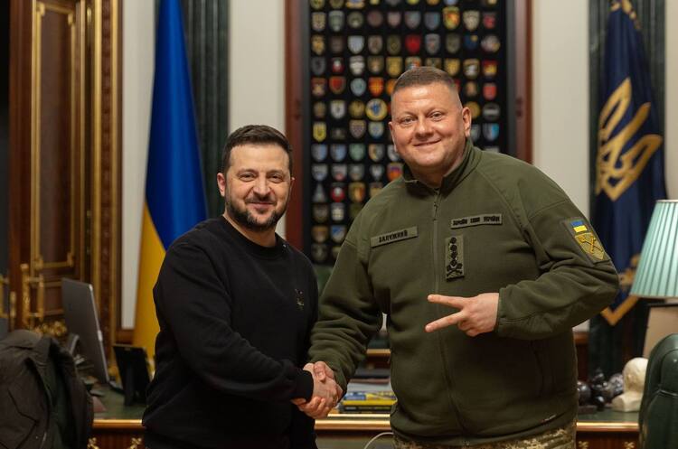 Зеленський на зустрічі із Залужним: «Настав час для оновлення в керівництві ЗСУ» Зеленський на зустрічі із Залужним: «Настав час для оновлення в керівництві ЗСУ»