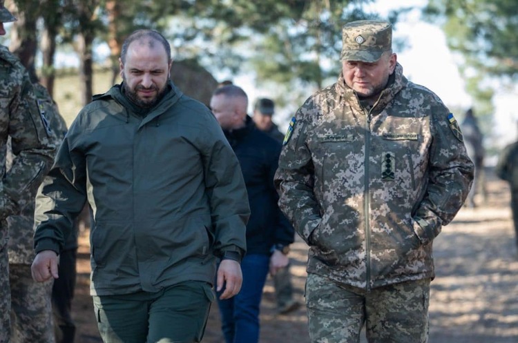 Умєров заявив, що сьогодні ухвалили рішення про зміну керівництва ЗСУ Умєров заявив, що сьогодні ухвалили рішення про зміну керівництва ЗСУ