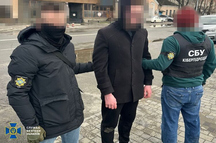 СБУ затримала ворожого агента, який шпигував за літаками ЗСУ СБУ затримала ворожого агента, який шпигував за літаками ЗСУ