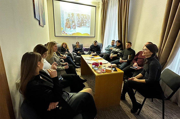 У Києві провели арттерапію для підтримки ментального здоров'я поліцейських У Києві провели арттерапію для підтримки ментального здоров'я поліцейських