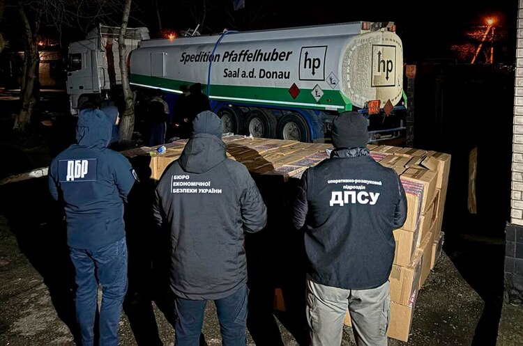 БЕБ вилучили третю контрабандну цистерну із 65 000 пачок сигарет БЕБ вилучили третю контрабандну цистерну із 65 000 пачок сигарет