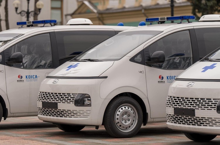 Південна Корея передала Україні 10 автівок медичної допомоги – МОЗ Південна Корея передала Україні 10 автівок медичної допомоги – МОЗ