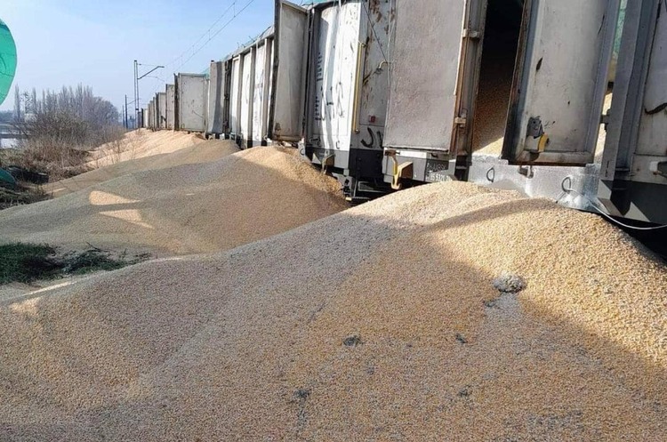 Невідомі розсипали 160 тонн українського зерна на польській залізниці – Мінвідновлення Невідомі розсипали 160 тонн українського зерна на польській залізниці – Мінвідновлення