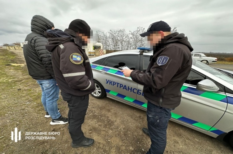 Керівник «Укртрансбезпеки» на Миколаївщині брав із перевізників хабарі по 50 000 грн на день Керівник «Укртрансбезпеки» на Миколаївщині брав із перевізників хабарі по 50 000 грн на день