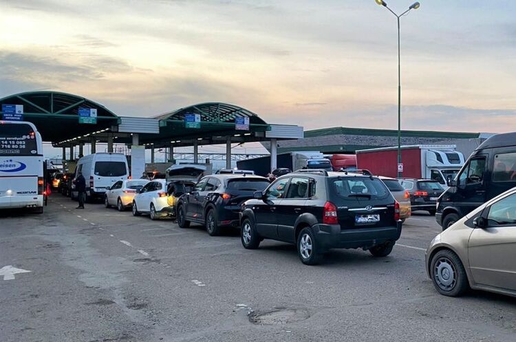 Система «єЧерга» стане доступною для легкових автомобілів – Мінвідновлення Система «єЧерга» стане доступною для легкових автомобілів – Мінвідновлення