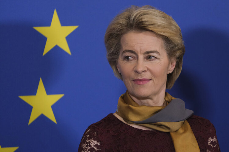 ЄС спрямує доходи від заморожених активів рф на закупівлю зброї для України – фон дер Ляєн ЄС спрямує доходи від заморожених активів рф на закупівлю зброї для України – фон дер Ляєн