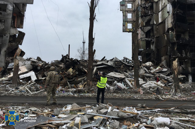 СБУ оголосила підозри 2 російським генералам за наказ бомбардувати житлові будинки СБУ оголосила підозри 2 російським генералам за наказ бомбардувати житлові будинки