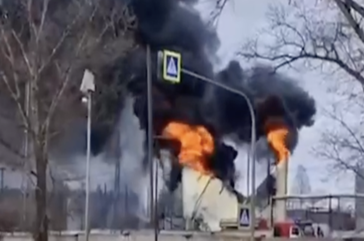 Через атаку дрона в Курській області загорівся склад із паливом на одному з найбільших російських ГЗК Через атаку дрона в Курській області загорівся склад із паливом на одному з найбільших російських ГЗК