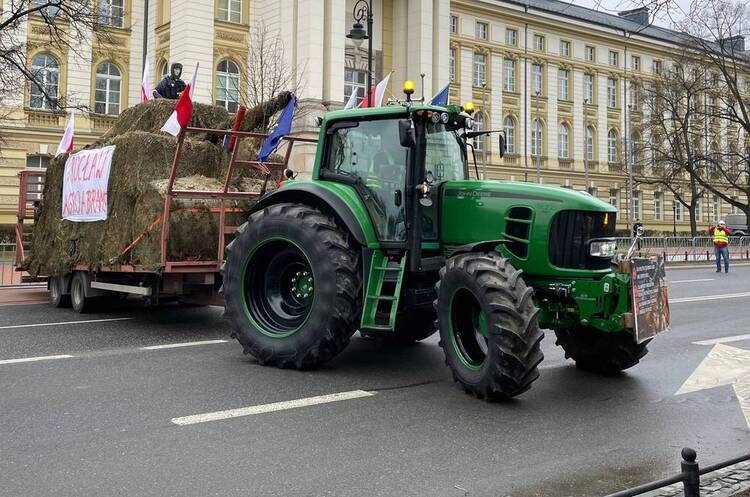 У Варшаві розпочалася масштабна акція протесту фермерів, яка стартувала перед офісом прем'єр-міністра У Варшаві розпочалася масштабна акція протесту фермерів, яка стартувала перед офісом прем'єр-міністра
