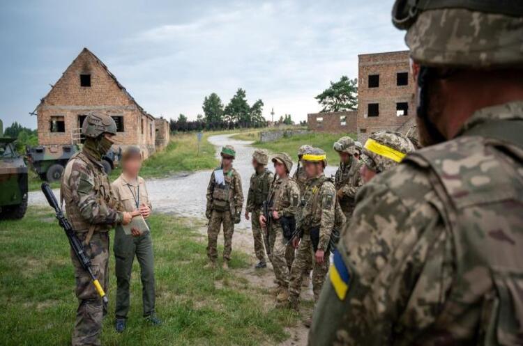 Франція планує розширити програми підготовки для українських військових у 2024 році Франція планує розширити програми підготовки для українських військових у 2024 році