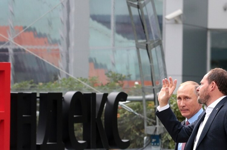 владімір путін і аркадій волож ЄС зняв санкції зі співзасновника «Яндекса» Аркадія Воложа