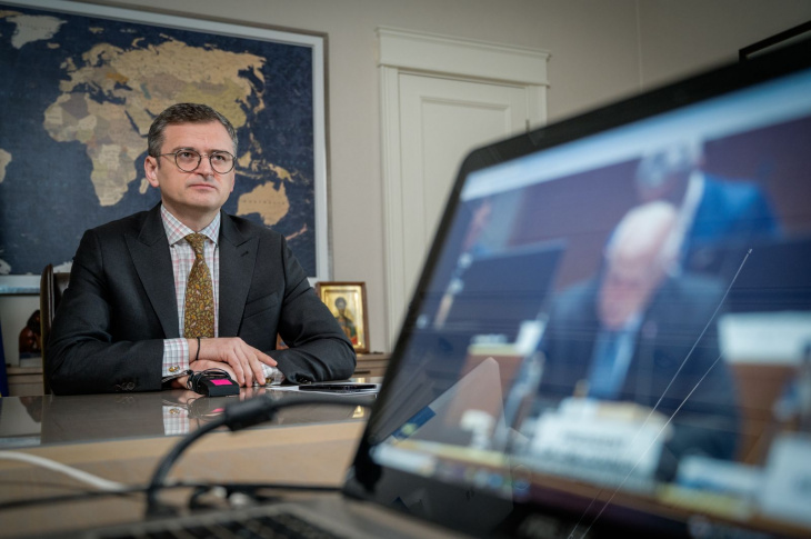 Засідання Ради міністрів закордонних справ ЄС Рада міністрів закордонних справ ЄС схвалила підтримку в 5 млрд євро для України