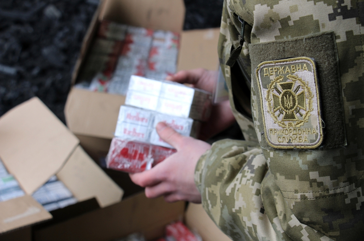 Цигарки по 250 гривень і зростання контрабанди. Якими ще можуть бути наслідки збільшення тютюнового акцизу