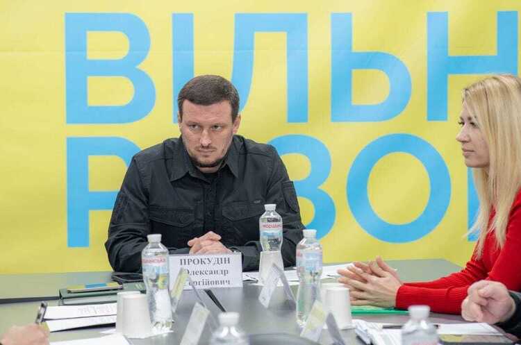 Ворог атакував автівки з цивільними на Херсонщині – Прокудін Ворог атакував автівки з цивільними на Херсонщині – Прокудін