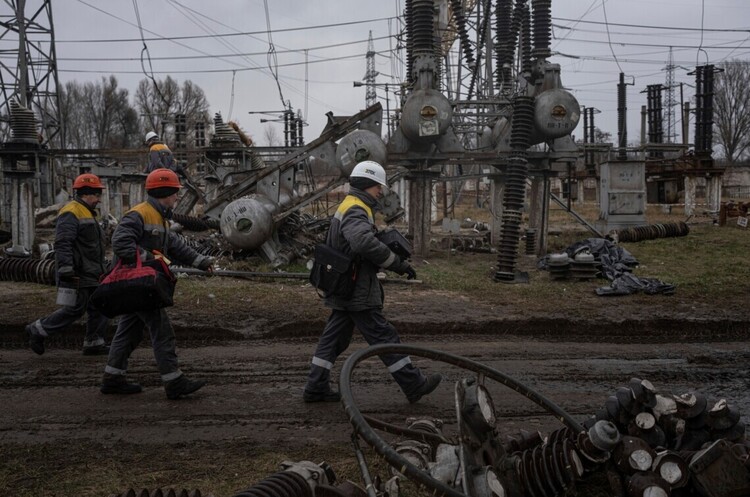 росіяни вранці вразили майже 20 підстанцій, електростанції – Шмигаль росіяни вранці вразили майже 20 підстанцій, електростанції – Шмигаль