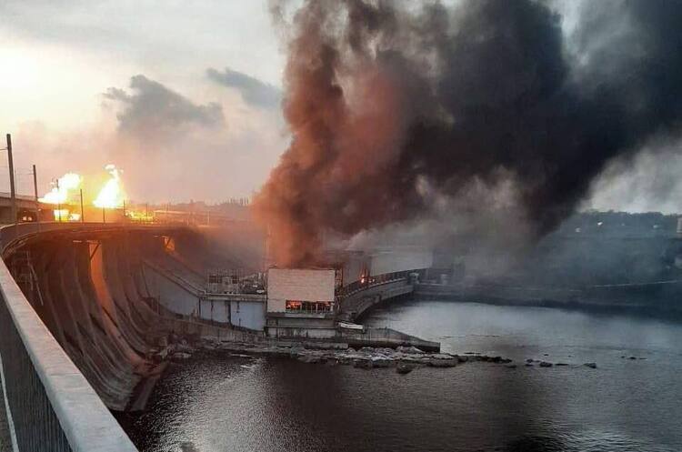 росіяни масово атакували енергетичну інфраструктуру України, влучили по ДніпроГЕС (оновлюється) росіяни масово атакували енергетичну інфраструктуру України, влучили по ДніпроГЕС (оновлюється)