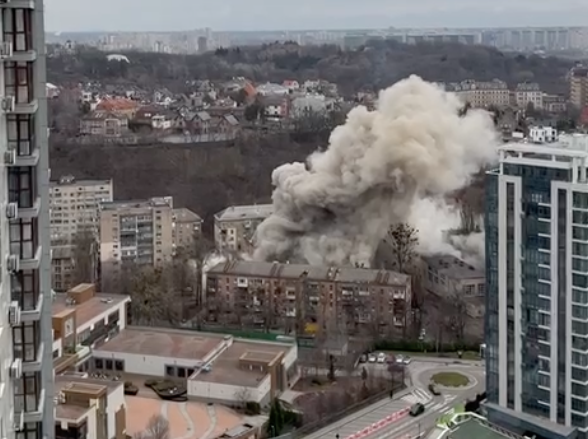 Ворог здійснив ракетну атаку на Київ (ОНОВЛЮЄТЬСЯ) Ворог здійснив ракетну атаку на Київ (ОНОВЛЮЄТЬСЯ)