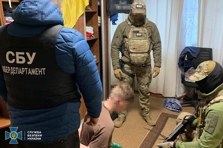 СБУ затримала ворожого агента, який мав шпигувати за «Гвардією наступу» СБУ затримала ворожого агента, який мав шпигувати за «Гвардією наступу»