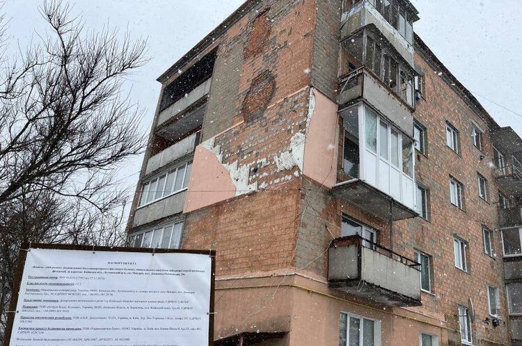 У Макарові на Київщині триває відбудова житлової п'ятиповерхівки У Макарові на Київщині триває відбудова житлової п'ятиповерхівки