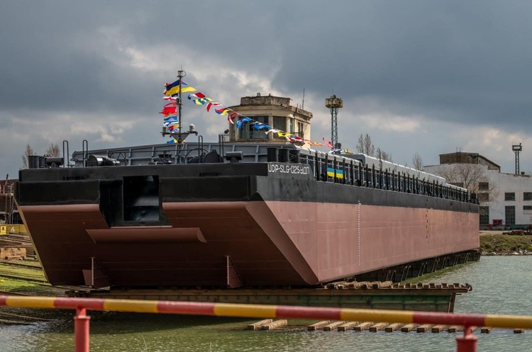 Українське Дунайське пароплавство нарощує потужності: спустили на воду третю SLG-баржу Українське Дунайське пароплавство нарощує потужності: спустили на воду третю SLG-баржу