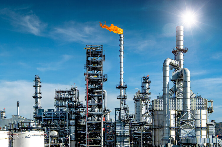 Світові ціни на нафту зростають через очікування скорочення видобутку країнами ОПЕК+ і українські атаки на російські НПЗ