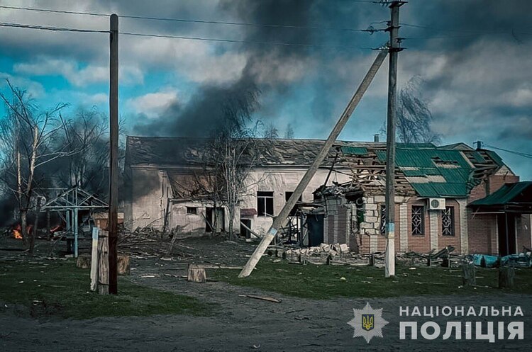 Ворог здійснив авіаудар по Краснопільській громаді на Сумщині Ворог здійснив авіаудар по Краснопільській громаді на Сумщині