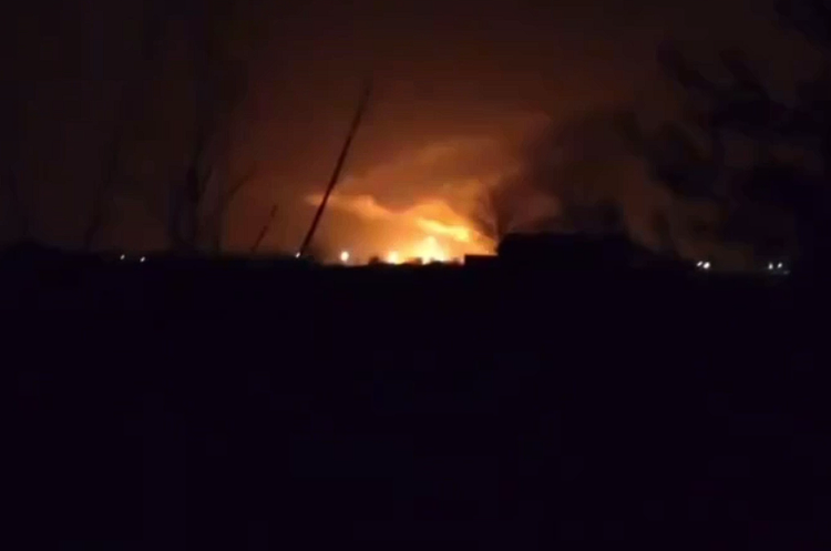 Небо над Морозовськом під час атаки дронами ОНОВЛЕНО: Дрони СБУ знищили 6 літаків на військовому аеродромі у ростовській області рф